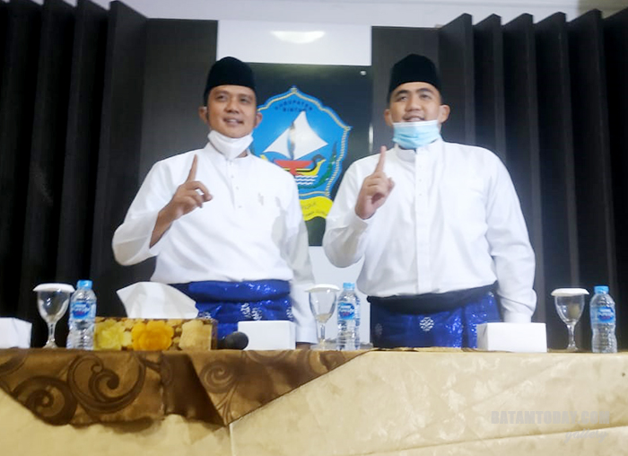 Pasangan Calon Bupati dan Wakil Bupati Bintan Apri - Robby saat foto bersama